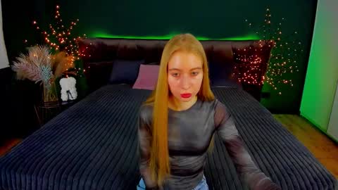 Snapshot of alina__blonde chatting on 10.11.25 Alina online show from 10.11.25