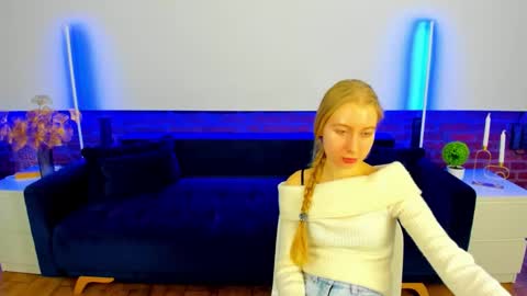 Snapshot of alina__blonde chatting on 10.27.25 Alina online show from 10.27.25