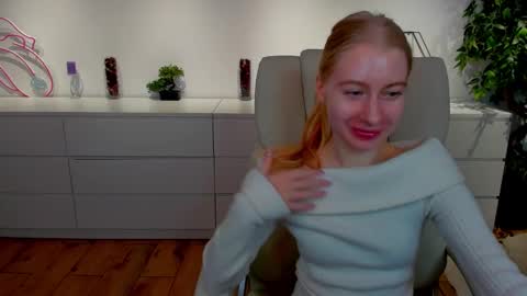 Snapshot of alina__blonde chatting on 11.02.25 Alina online show from 11.02.25