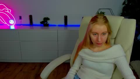 Snapshot of alina__blonde chatting on 11.03.25 Alina online show from 11.03.25