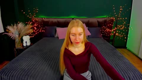 Snapshot of alina__blonde chatting on 11.06.25 Alina online show from 11.06.25