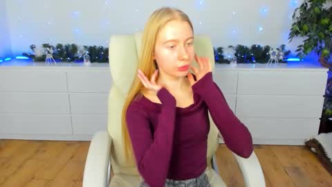 Snapshot of alina__blonde chatting on 12.03.25 Alina online show from 12.03.25