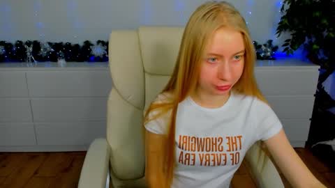 Snapshot of alina__blonde chatting on 12.14.25 Alina online show from 12.14.25