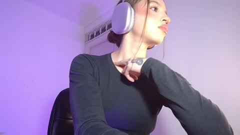 Snapshot of alina_lee01 chatting on 05.19.26 NYX online show from 05.19.26