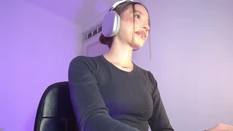 Snapshot of alina_lee01 chatting on 05.19.26 NYX online show from 05.19.26