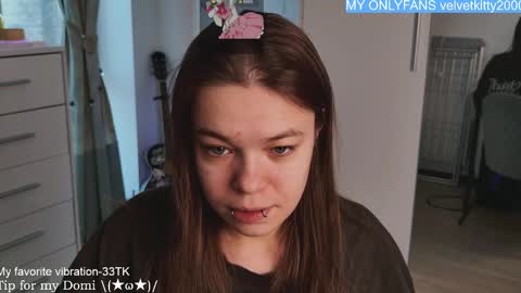 Snapshot of alinabae chatting on 02.26.25 Alina and Ben online show from 02.26.25