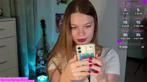 Snapshot of alinabae chatting on 09.13.25 Alina and Ben online show from 09.13.25