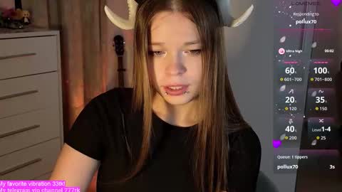 Snapshot of alinabae chatting on 09.14.25 Alina and Ben online show from 09.14.25