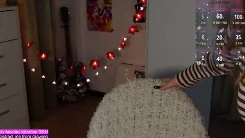 Snapshot of alinabae chatting on 10.27.25 Alina and Ben online show from 10.27.25