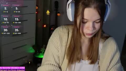 Snapshot of alinabae chatting on 10.30.25 Alina and Ben online show from 10.30.25