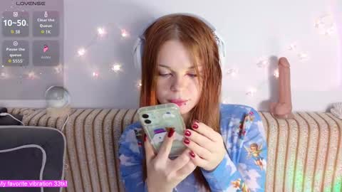 Snapshot of alinabae chatting on 11.23.25 Alina and Ben online show from 11.23.25