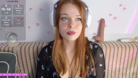 Snapshot of alinabae chatting on 11.26.25 Alina and Ben online show from 11.26.25