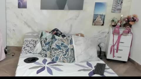 alinabozz1 online show from 04.25.26