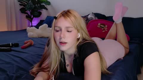 Snapshot of alinacarter__ chatting on 01.14.26 alina carter online show from 01.14.26