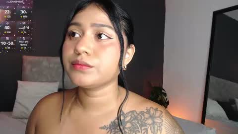Snapshot of alinakiss_ chatting on 06.17.26 lili online show from 06.17.26