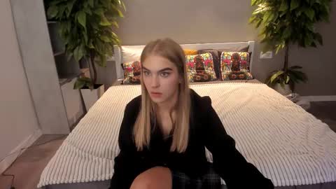 Snapshot of alinalemon chatting on 11.09.25 Alina online show from 11.09.25