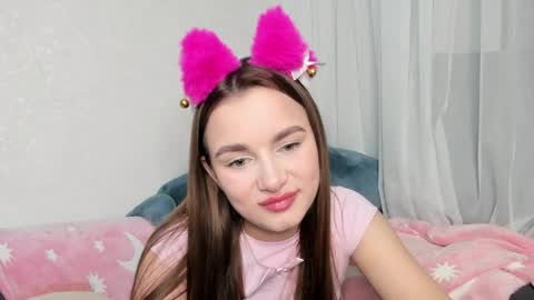 Snapshot of alinaluxxx chatting on 04.21.26 Alina online show from 04.21.26