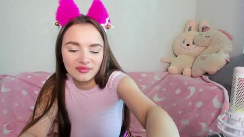 Snapshot of alinaluxxx chatting on 05.06.26 Alina online show from 05.06.26