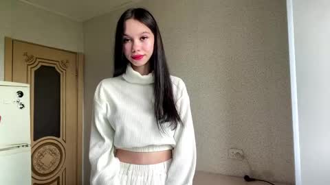Snapshot of alinareik chatting on 05.27.26 Mary online show from 05.27.26