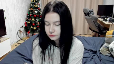 Snapshot of alinegreeeen chatting on 12.12.24 Aline Greeeen online show from 12.12.24