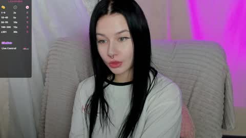 Snapshot of alinegreeeen chatting on 01.19.25 Aline Greeeen online show from 01.19.25