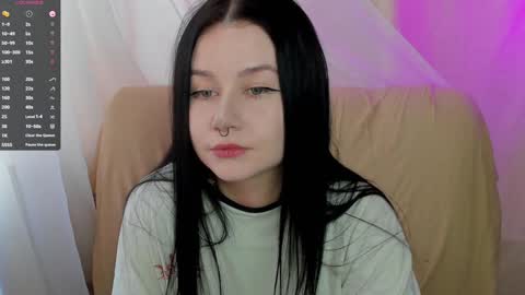 Snapshot of alinegreeeen chatting on 01.26.25 Aline Greeeen online show from 01.26.25