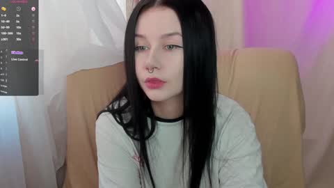 Snapshot of alinegreeeen chatting on 01.27.25 Aline Greeeen online show from 01.27.25