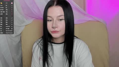 Snapshot of alinegreeeen chatting on 01.28.25 Aline Greeeen online show from 01.28.25