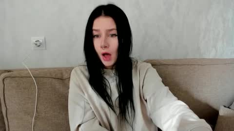 Snapshot of alinegreeeen chatting on 02.14.25 Aline Greeeen online show from 02.14.25