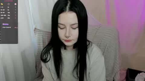 Snapshot of alinegreeeen chatting on 02.18.25 Aline Greeeen online show from 02.18.25