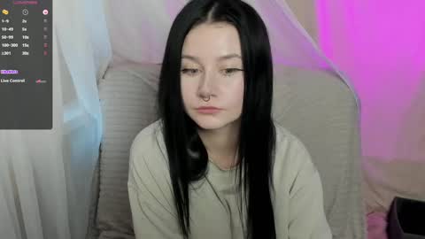 Snapshot of alinegreeeen chatting on 02.18.25 Aline Greeeen online show from 02.18.25
