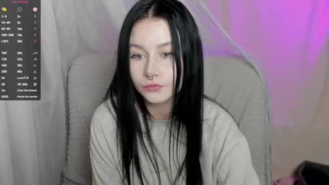 Snapshot of alinegreeeen chatting on 02.19.25 Aline Greeeen online show from 02.19.25