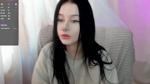 Snapshot of alinegreeeen chatting on 02.20.25 Aline Greeeen online show from 02.20.25