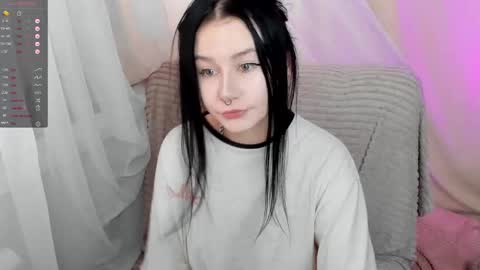 Snapshot of alinegreeeen chatting on 02.27.25 Aline Greeeen online show from 02.27.25