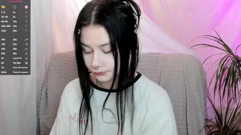 Snapshot of alinegreeeen chatting on 03.10.25 Aline Greeeen online show from 03.10.25