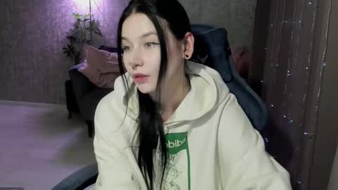 Snapshot of alinegreeeen chatting on 09.10.25 Aline Greeeen online show from 09.10.25