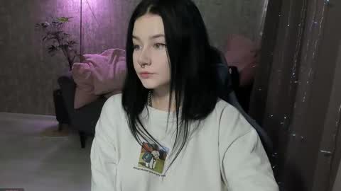 Snapshot of alinegreeeen chatting on 09.18.25 Aline Greeeen online show from 09.18.25