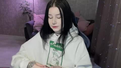 Snapshot of alinegreeeen chatting on 10.19.25 Aline Greeeen online show from 10.19.25
