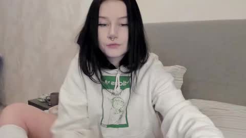 Snapshot of alinegreeeen chatting on 12.22.25 Aline Greeeen online show from 12.22.25