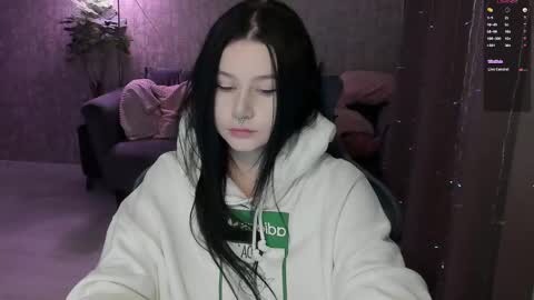 Snapshot of alinegreeeen chatting on 02.05.26 Aline Greeeen online show from 02.05.26