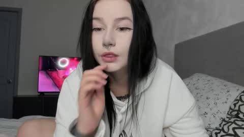 Snapshot of alinegreeeen chatting on 03.17.26 Aline Greeeen online show from 03.17.26