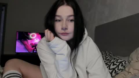 Snapshot of alinegreeeen chatting on 03.18.26 Aline Greeeen online show from 03.18.26