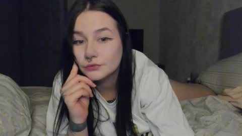 Snapshot of alinegreeeen chatting on 03.24.26 Aline Greeeen online show from 03.24.26