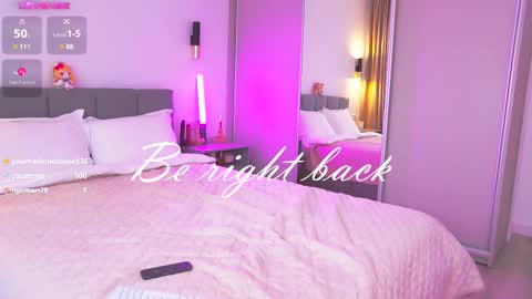 Alisa but you can call me Molli  online show from 03.10.25