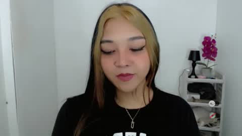 Snapshot of alisa_kiss_ chatting on 04.25.26 Shanti xhey online show from 04.25.26