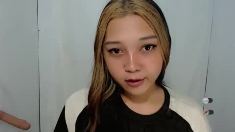 Snapshot of alisa_kiss_ chatting on 05.17.26 Shanti xhey online show from 05.17.26