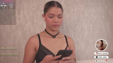 Snapshot of alisa_roldan chatting on 09.19.25 online show from 09.19.25