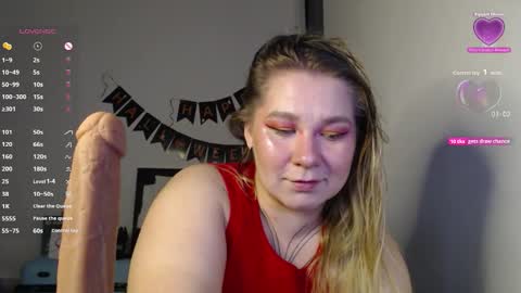 Snapshot of alisa_u chatting on 10.30.25 alisa_u online show from 10.30.25