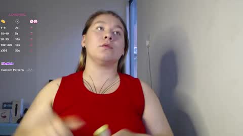 Snapshot of alisa_u chatting on 11.07.25 alisa_u online show from 11.07.25