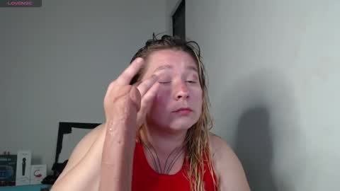 Snapshot of alisa_u chatting on 11.18.25 alisa_u online show from 11.18.25